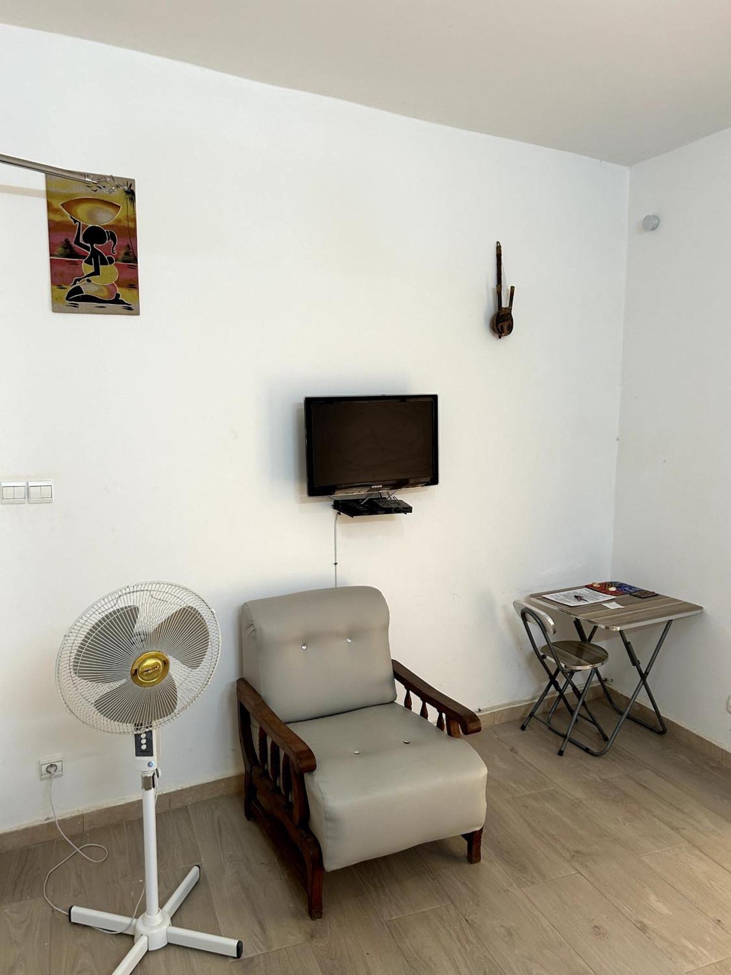 Chambre Spacieuse Avec Balcon - Salle De Bain Exterieure Privee & Breakfast Сен-Луи Экстерьер фото
